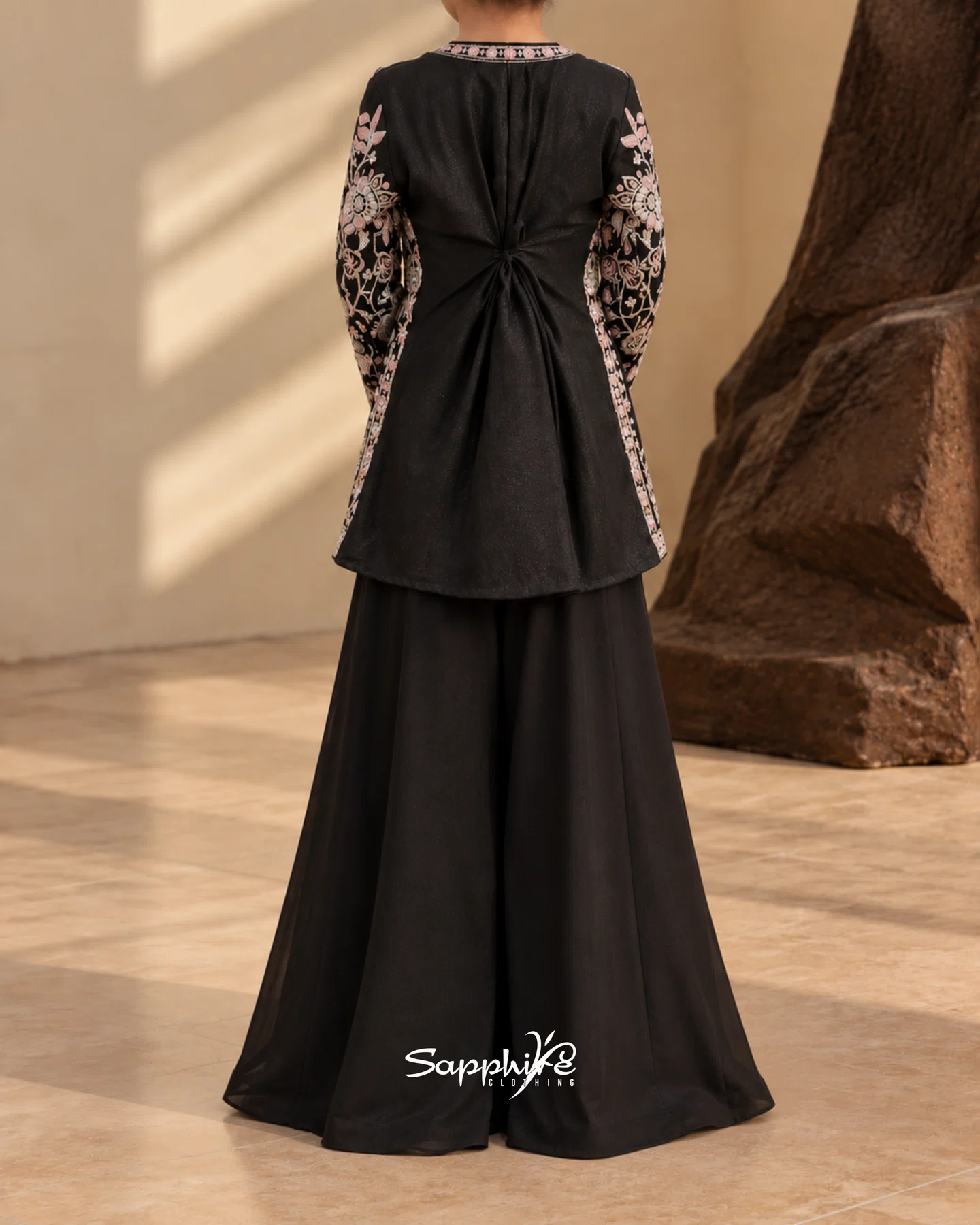 Noir Blossom Flared Gharara Set detail 1